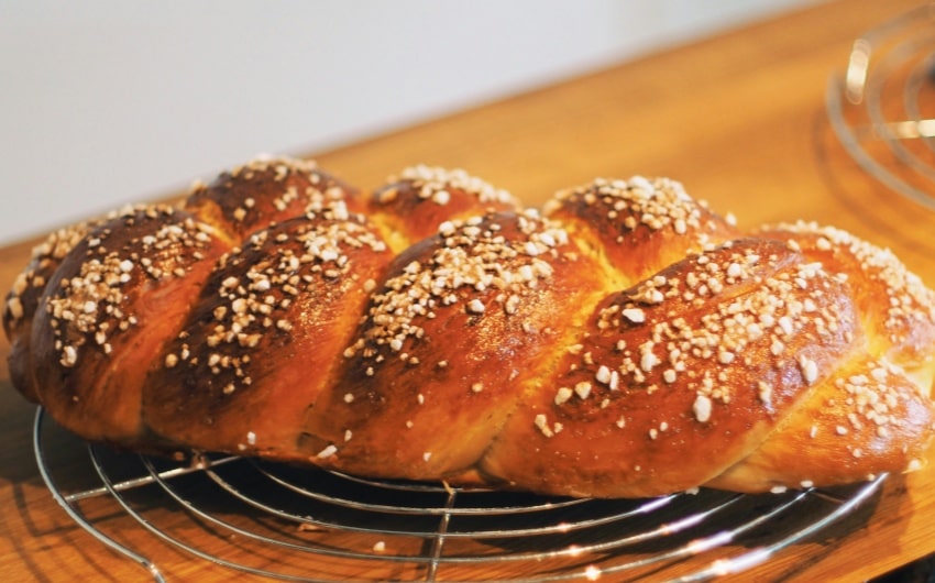 how to warm bread in the oven