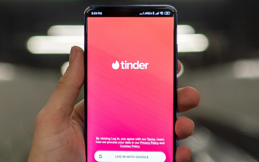 how to start a conversation on tinder